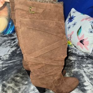 Women's wide calf, knee high boots in size 10